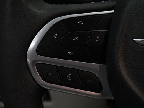 Used 2024 Chrysler Pacifica Touring-L FWD image 11