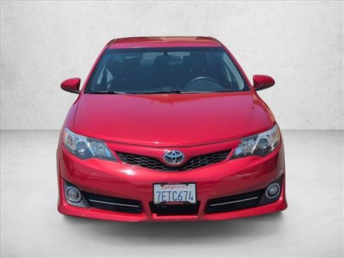 Used 2014 Toyota Camry SE FWD image 2