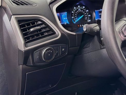 Used 2021 Ford Edge SE image 10