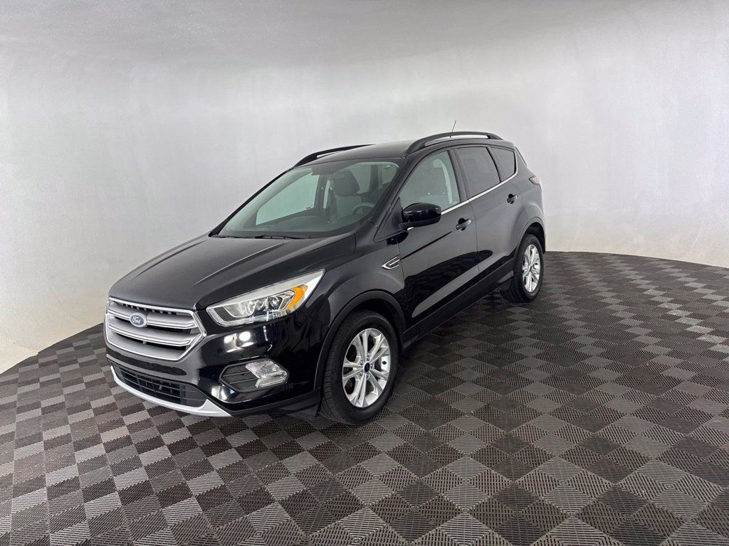 Used 2017 Ford Escape SE w/ Equipment Group 201A FWD image 3