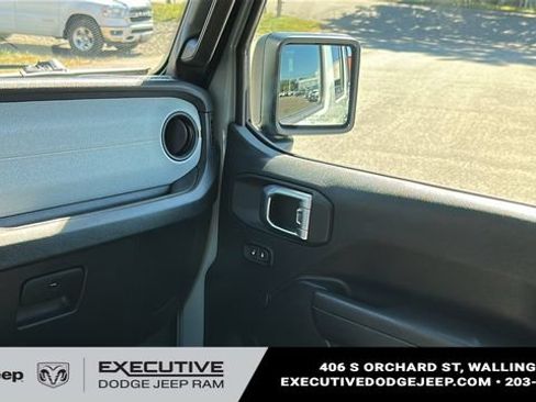 Used 2024 Jeep Wrangler Unlimited AWD/4WD image 28