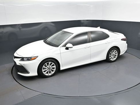 Used 2022 Toyota Camry LE image 32