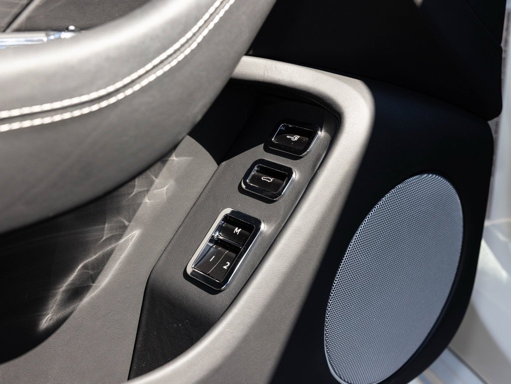 Used 2025 Bentley Flying Spur Plug-In Hybrid AWD/4WD image 25