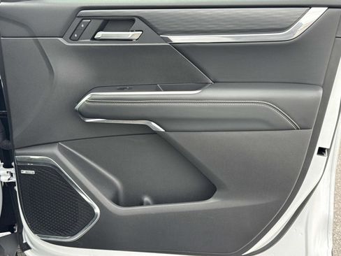 Used 2025 GMC Acadia Elevation image 17