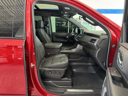 Used 2022 Chevrolet Suburban RST w/ Sport Performance Package image 19