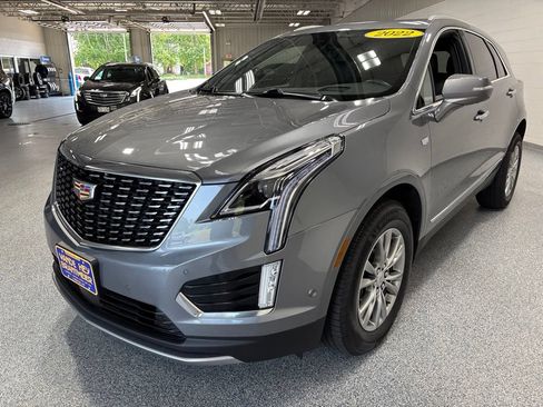 Used 2022 Cadillac XT5 Premium Luxury w/ Technology Package AWD/4WD image 3