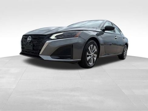 Used 2025 Nissan Altima 2.5 S FWD image 25