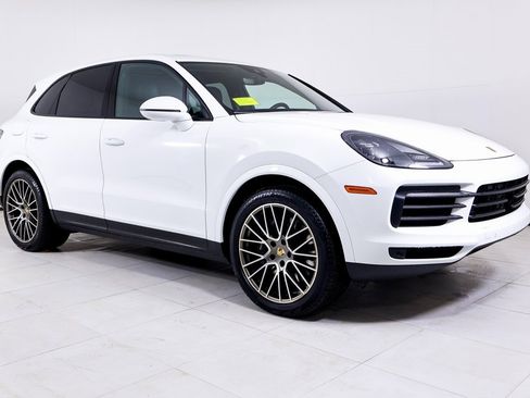 Certified 2023 Porsche Cayenne Platinum Edition image 27