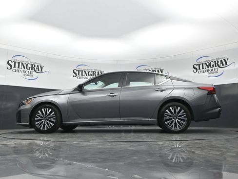 Used 2025 Nissan Altima 2.5 SV FWD image 32