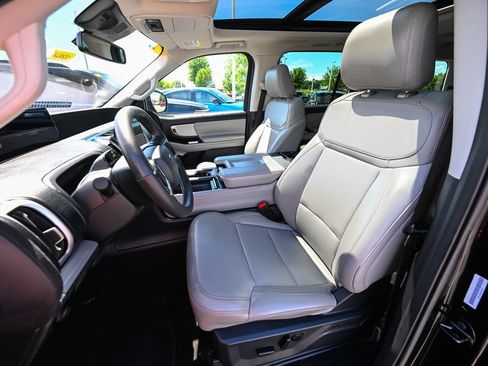 Certified 2025 Ford Expedition Active AWD/4WD image 20