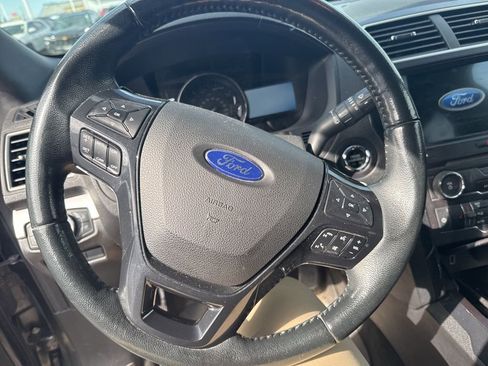 Used 2017 Ford Explorer XLT w/ Equipment Group 202A AWD/4WD image 13