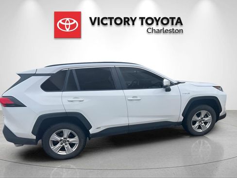 Used 2019 Toyota RAV4 XLE AWD/4WD image 3