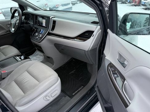 Used 2019 Toyota Sienna XLE Premium image 13
