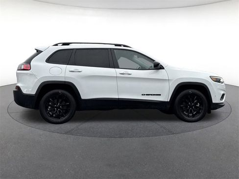 Used 2023 Jeep Cherokee Altitude Lux image 6