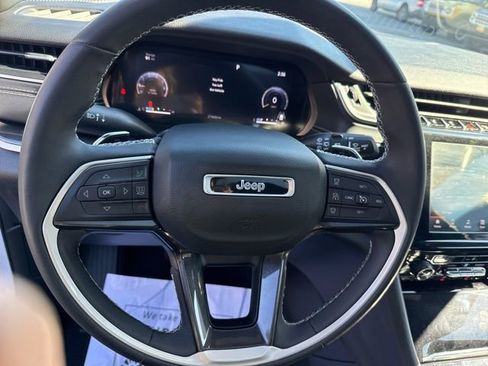Used 2023 Jeep Grand Cherokee Altitude AWD/4WD image 17