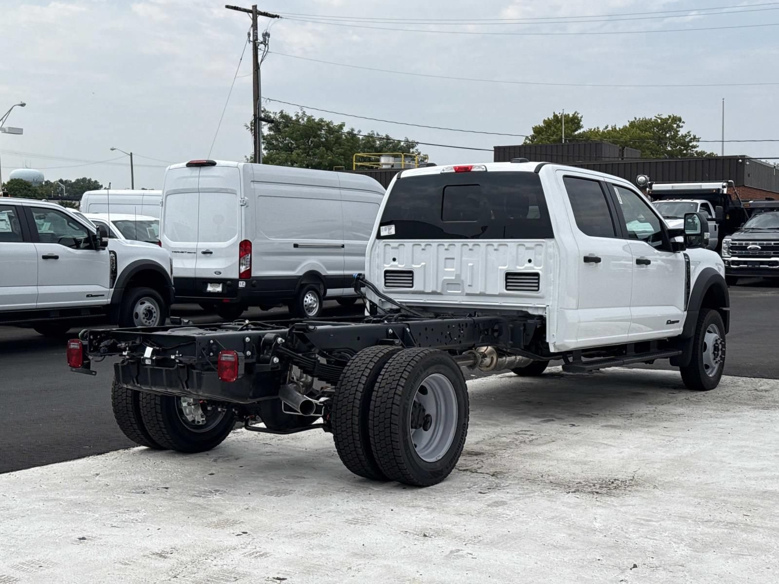 New 2026 Ford F550 4x4 Crew Cab image 3