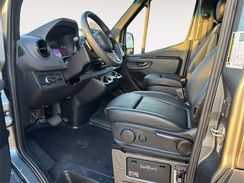 Used 2019 Mercedes-Benz Sprinter 2500 image 9