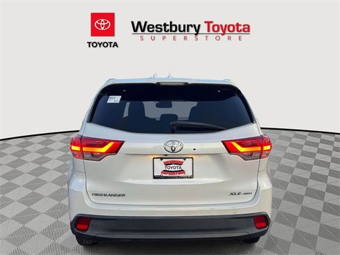 Used 2019 Toyota Highlander SE image 9