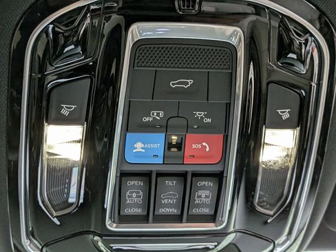 New 2026 Jeep Grand Wagoneer Summit w/ Premium Group III image 19