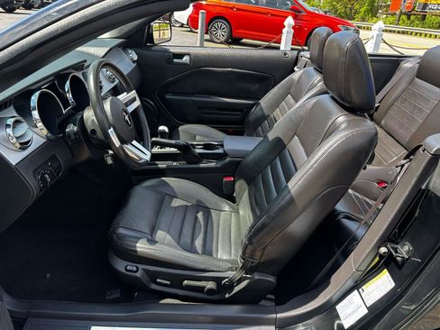 Used 2005 Ford Mustang GT RWD image 13