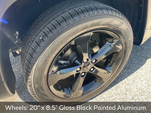 Used 2024 Jeep Grand Cherokee Limited w/ Black Appearance Package AWD/4WD image 9