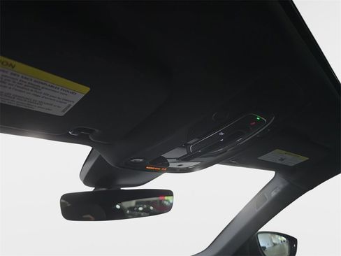 Used 2023 Audi e-tron Premium Plus w/ Premium Plus Package image 25