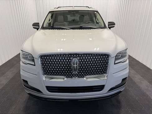 Used 2022 Lincoln Navigator L Reserve AWD/4WD image 2