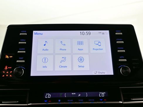 Used 2023 Toyota Sienna XLE FWD image 21