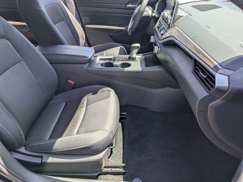 Used 2025 Nissan Altima 2.5 SV FWD image 28