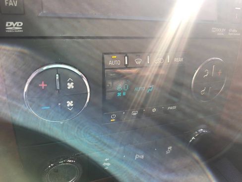 Used 2012 Chevrolet Suburban LT RWD image 57
