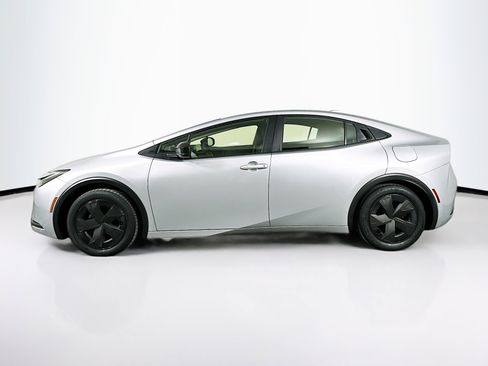 Used 2024 Toyota Prius LE image 4