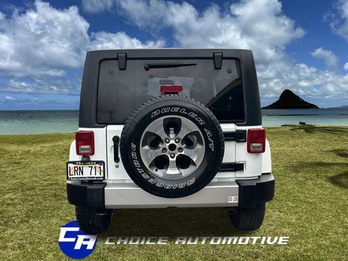 Used 2017 Jeep Wrangler Unlimited Sahara w/ Connectivity Group image 7