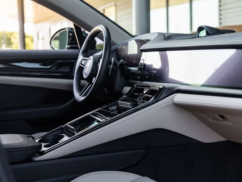 Certified 2025 Porsche Panamera 4 E-Hybrid AWD/4WD image 46