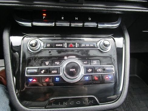 Used 2022 Lincoln Corsair Reserve w/ Equipment Group 201A image 16