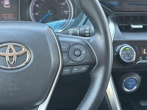 Used 2021 Toyota Venza LE AWD/4WD image 9