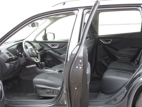 Used 2019 Subaru Forester Premium AWD/4WD image 12