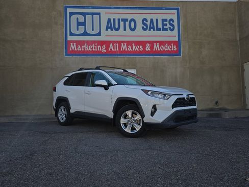 Used 2020 Toyota RAV4 XLE image 1