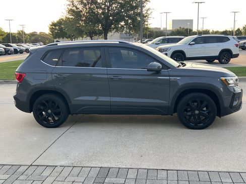 Certified 2023 Volkswagen Taos SE w/ Panoramic Sunroof Package FWD image 11