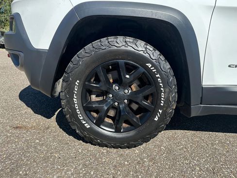 Used 2015 Jeep Cherokee Trailhawk image 14