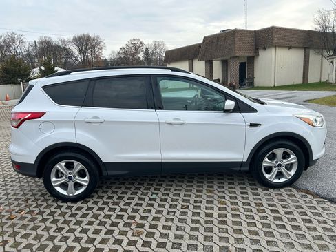 Used 2015 Ford Escape SE w/ Equipment Group 201A image 4