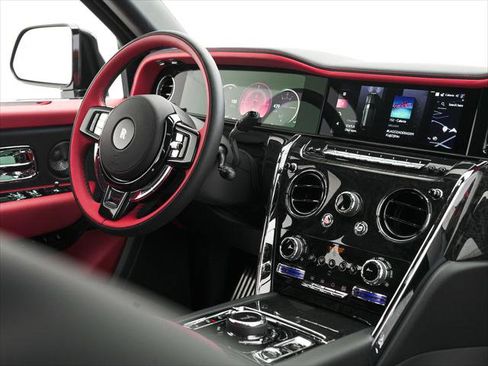Certified 2025 Rolls-Royce Cullinan AWD/4WD image 40
