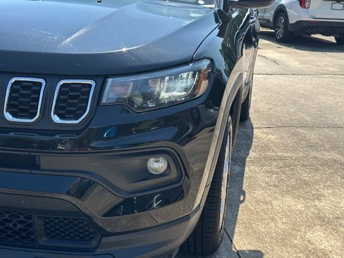 Used 2024 Jeep Compass Latitude AWD/4WD image 9