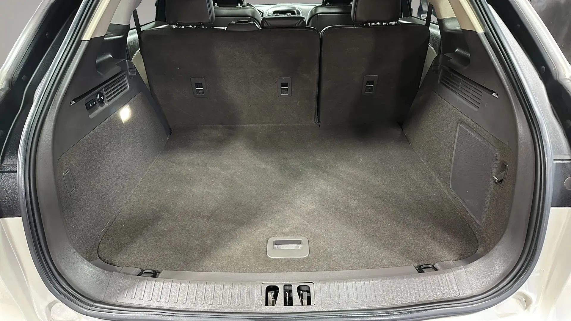 Used 2019 Lincoln Nautilus Select AWD/4WD image 13