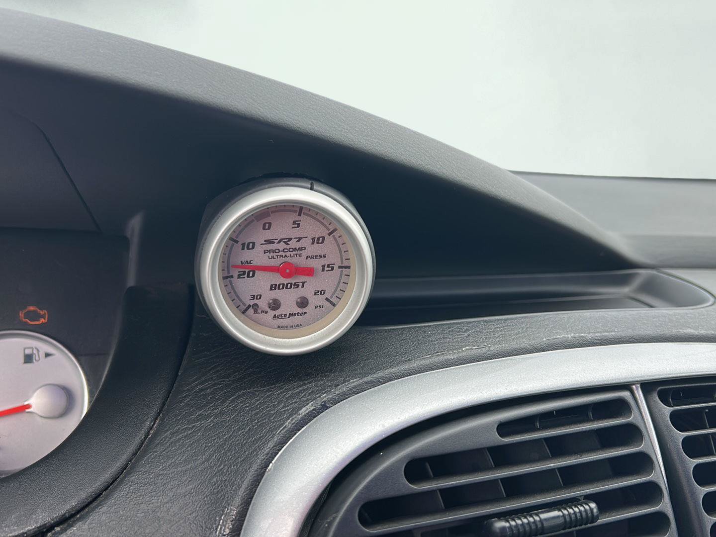 Used 2004 Dodge Neon FWD image 9