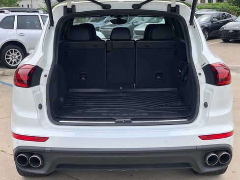 Used 2017 Porsche Cayenne S Platinum image 11