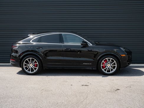 Certified 2024 Porsche Cayenne S AWD/4WD image 28