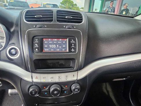 Used 2019 Dodge Journey SE w/ Blacktop Package FWD image 18