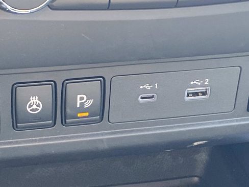 Used 2025 Nissan Frontier SV w/ SV Convenience Package image 18