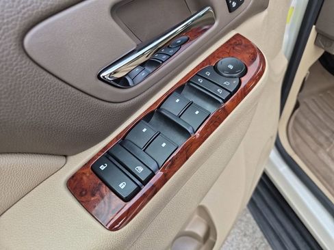 Used 2013 Chevrolet Tahoe LTZ RWD image 18