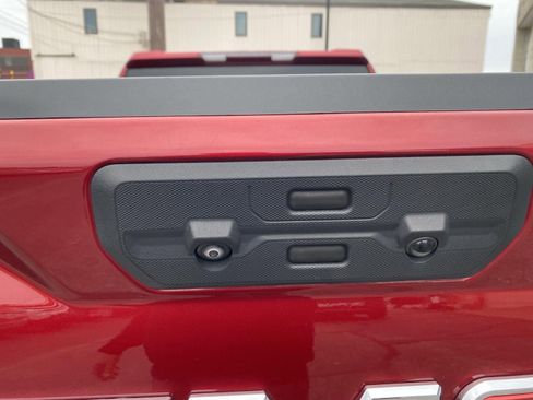 Used 2022 GMC Sierra 1500 SLT AWD/4WD image 19